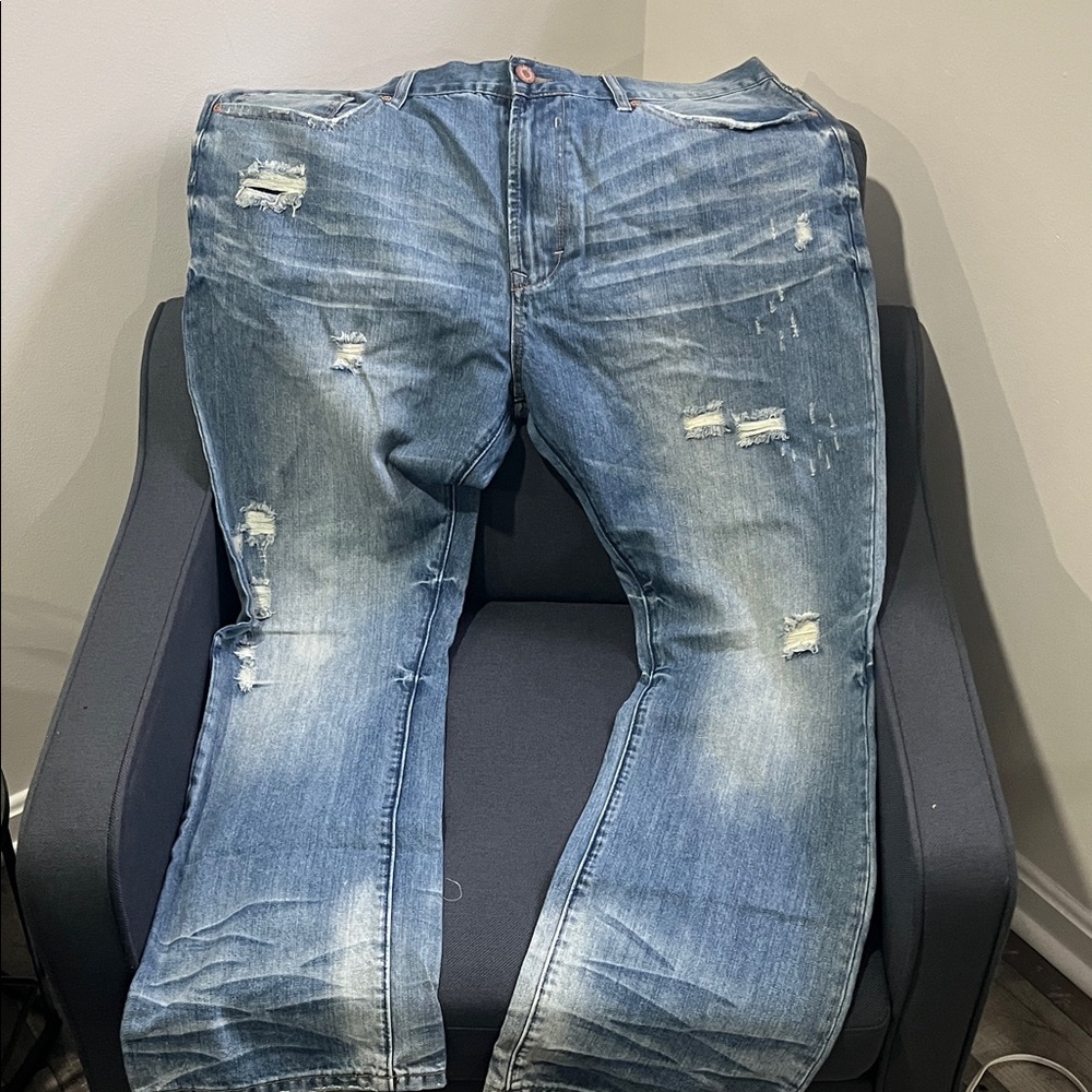 Men's Relaxed Fit Distressed Jeans